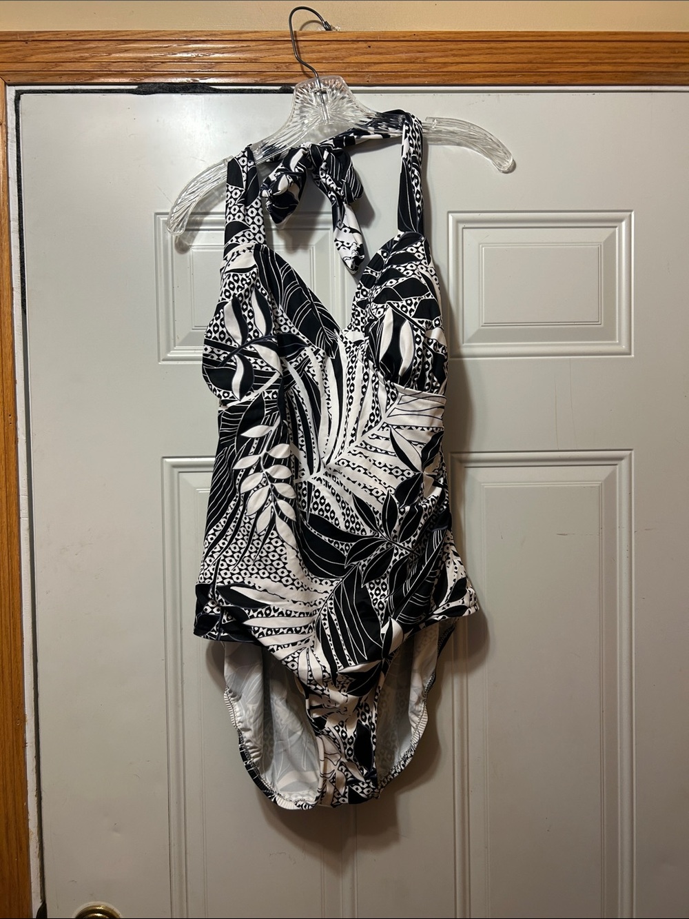 Catalina Black & White Leaf-Print One-Piece Swimsuit 2X